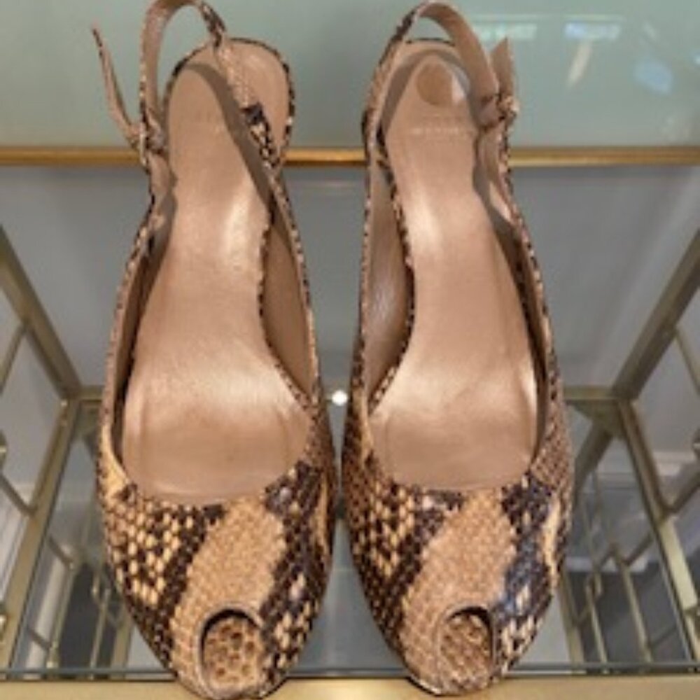 Exotic Snakeskin Print Leather STUART WEITZMAN Slingback Heels. Size 9